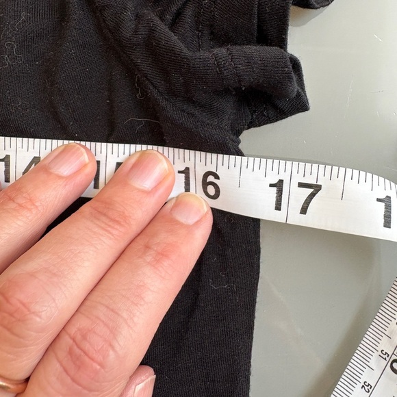 White House Black Market Satin Crew Neck Black Short Sleeve stretchy Tee size XS - Picture 6 of 7